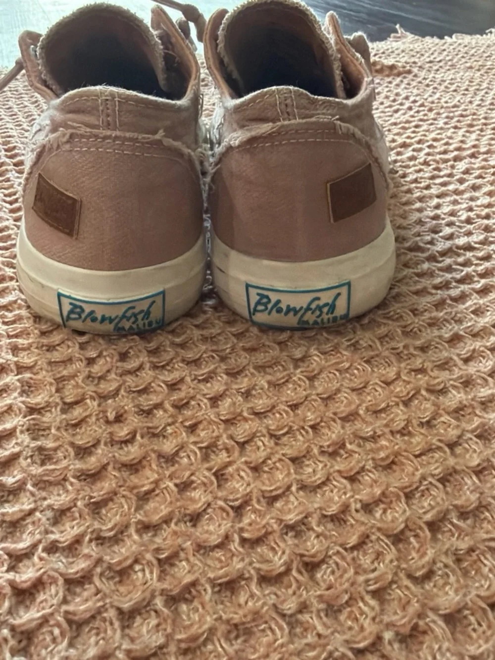 Casual Low-Top Canvas Sneakers in Dusty Rose